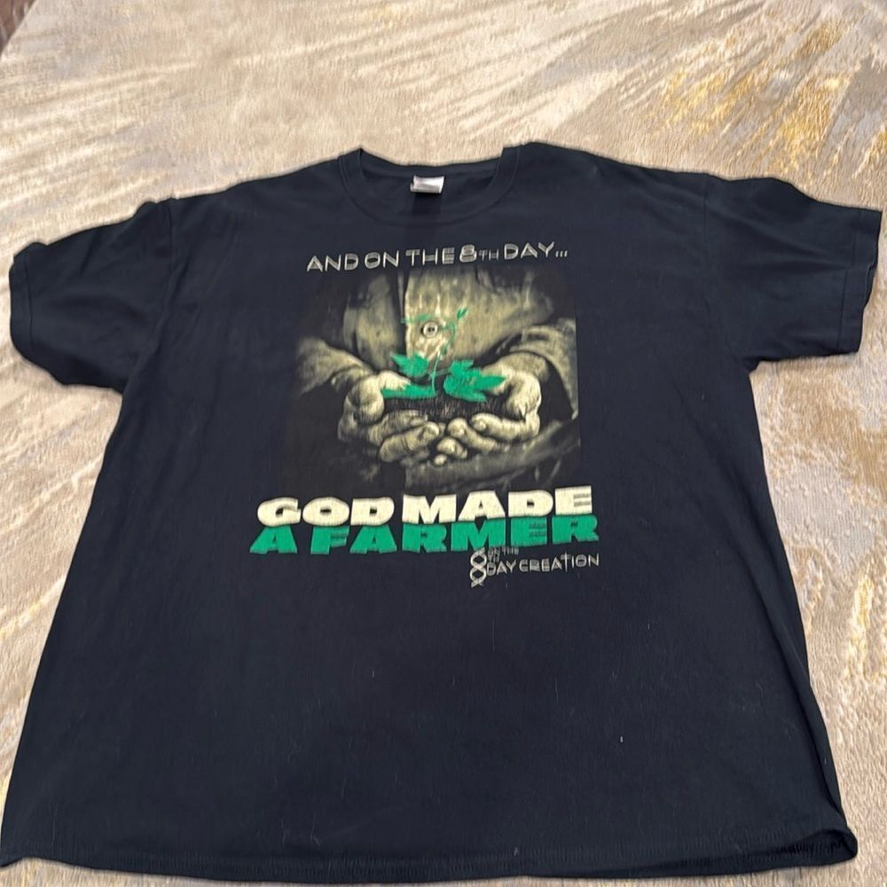 GOD MADE A FARMER black graphic tee in EUC size XL on Gildan tag